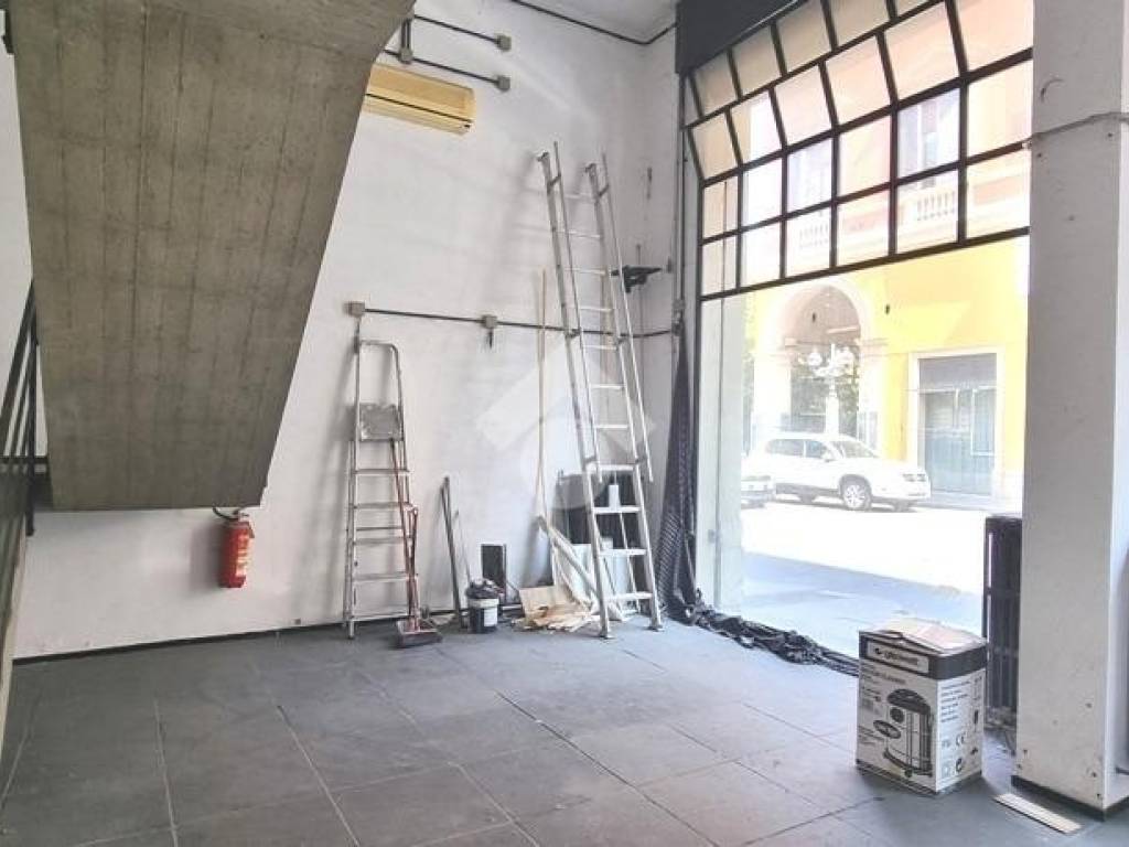 negozio in affitto a Bologna