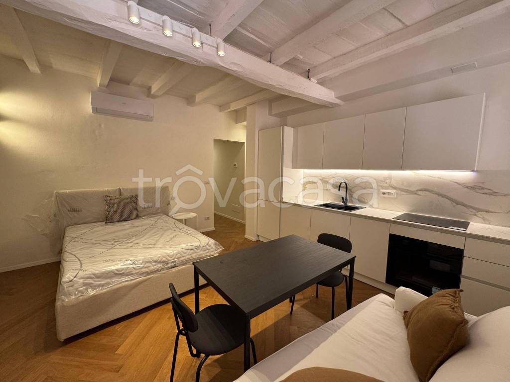 appartamento in affitto a Bologna in zona Santo Stefano