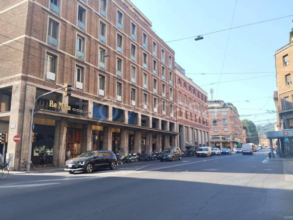 negozio in affitto a Bologna in zona Centro Storico