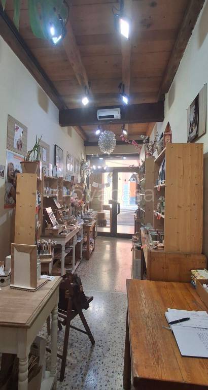 negozio in affitto a Bologna in zona Centro Storico