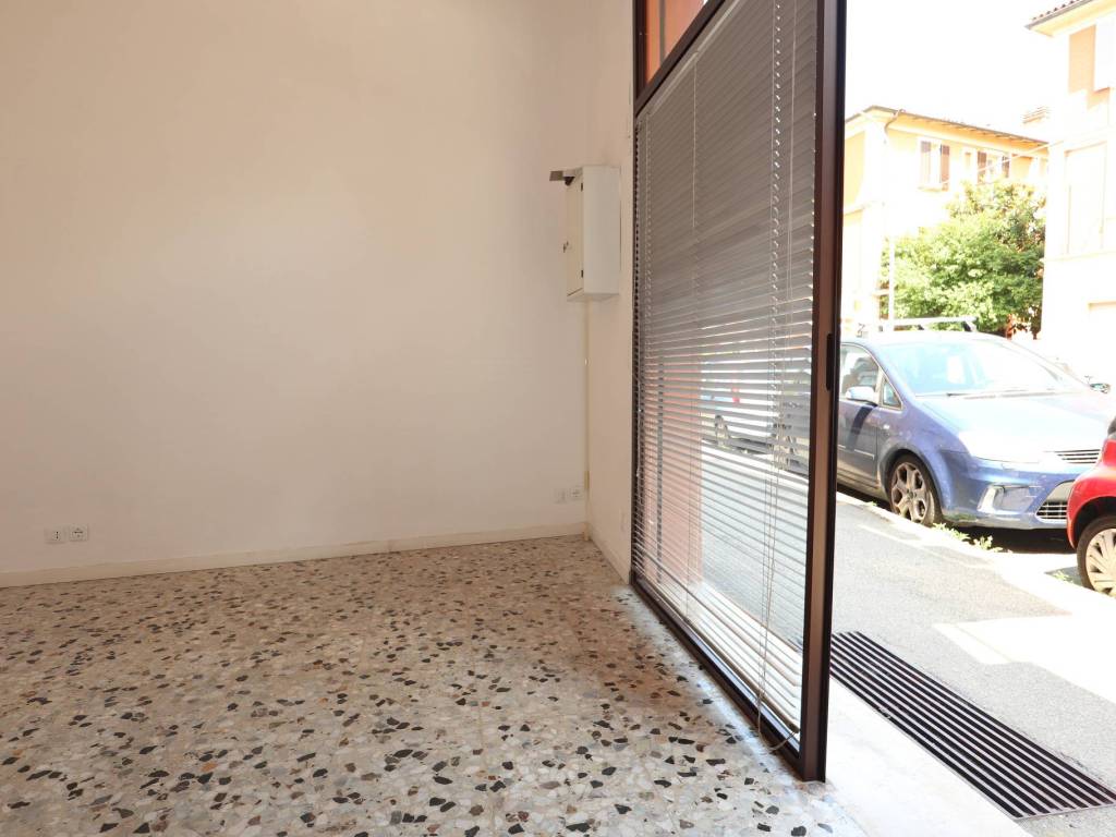negozio in affitto a Bologna in zona Santa Viola