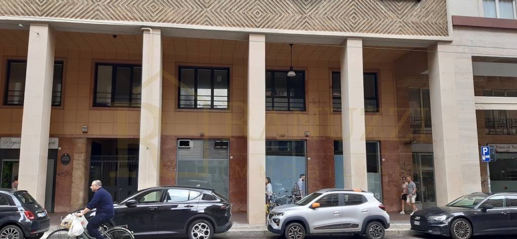 negozio in affitto a Bologna in zona Quartiere Porto