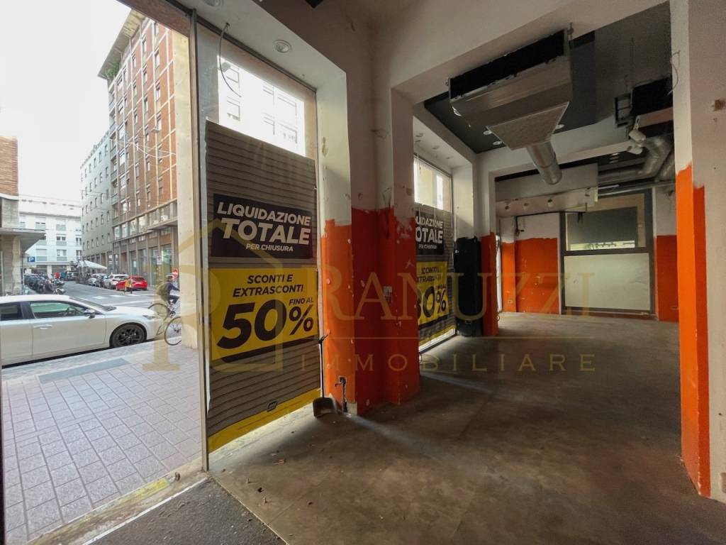 negozio in affitto a Bologna in zona Quartiere Porto