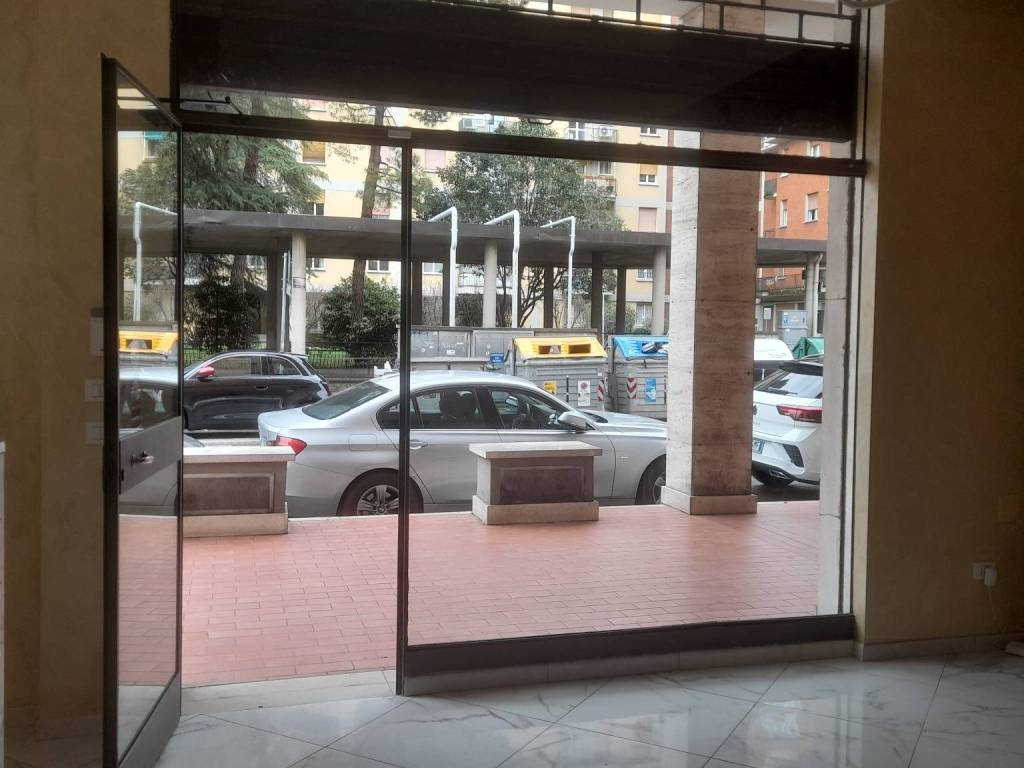 negozio in affitto a Bologna in zona Savena