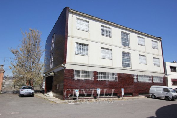 locale di sgombero in affitto a Bologna