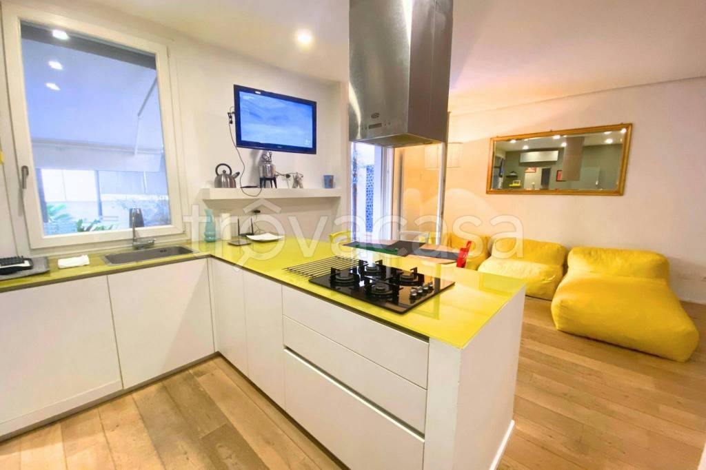 appartamento in affitto a Bologna in zona Santo Stefano