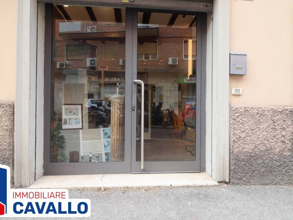negozio in affitto a Bologna in zona Colli