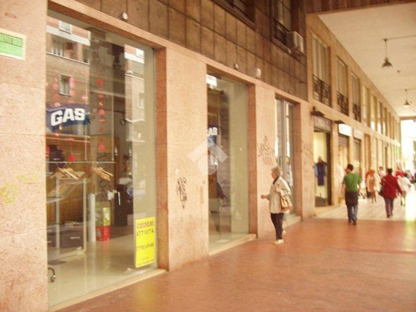negozio in affitto a Bologna in zona Quartiere Porto