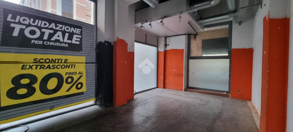 negozio in affitto a Bologna in zona Quartiere Porto