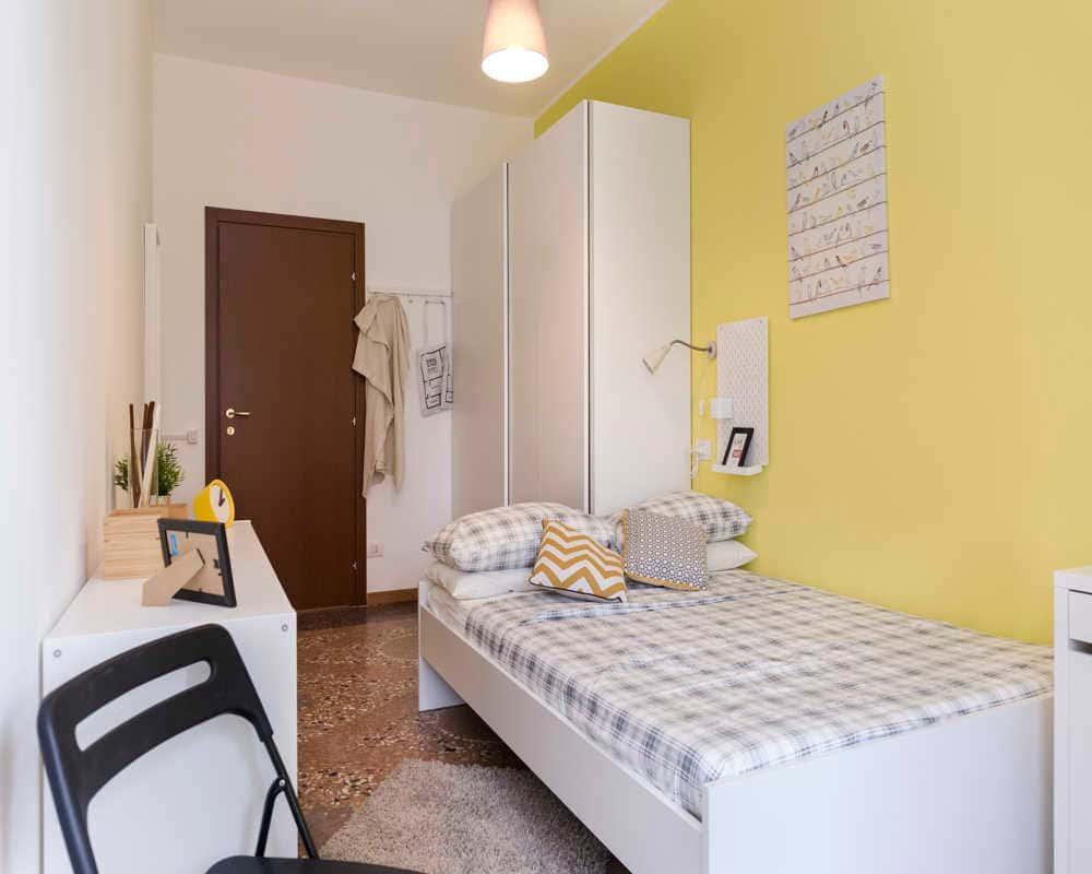 negozio in affitto a Bologna in zona Saragozza