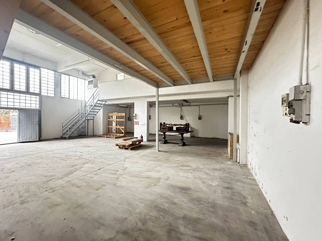 locale commerciale in affitto a Bologna in zona Corticella