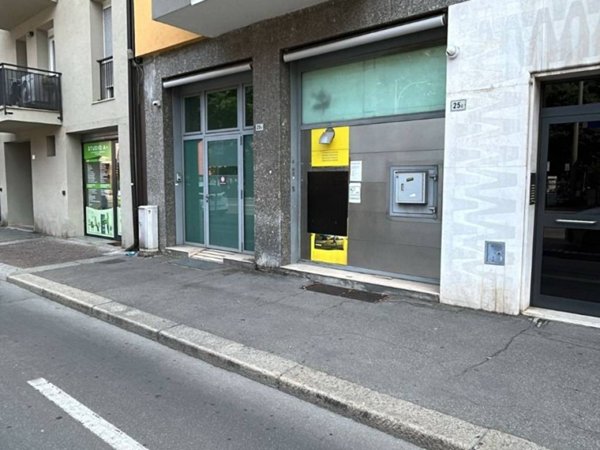 negozio in affitto a Bologna in zona Saffi