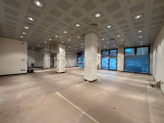 negozio in affitto a Bologna in zona Saffi