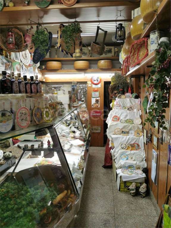 negozio in affitto a Bologna