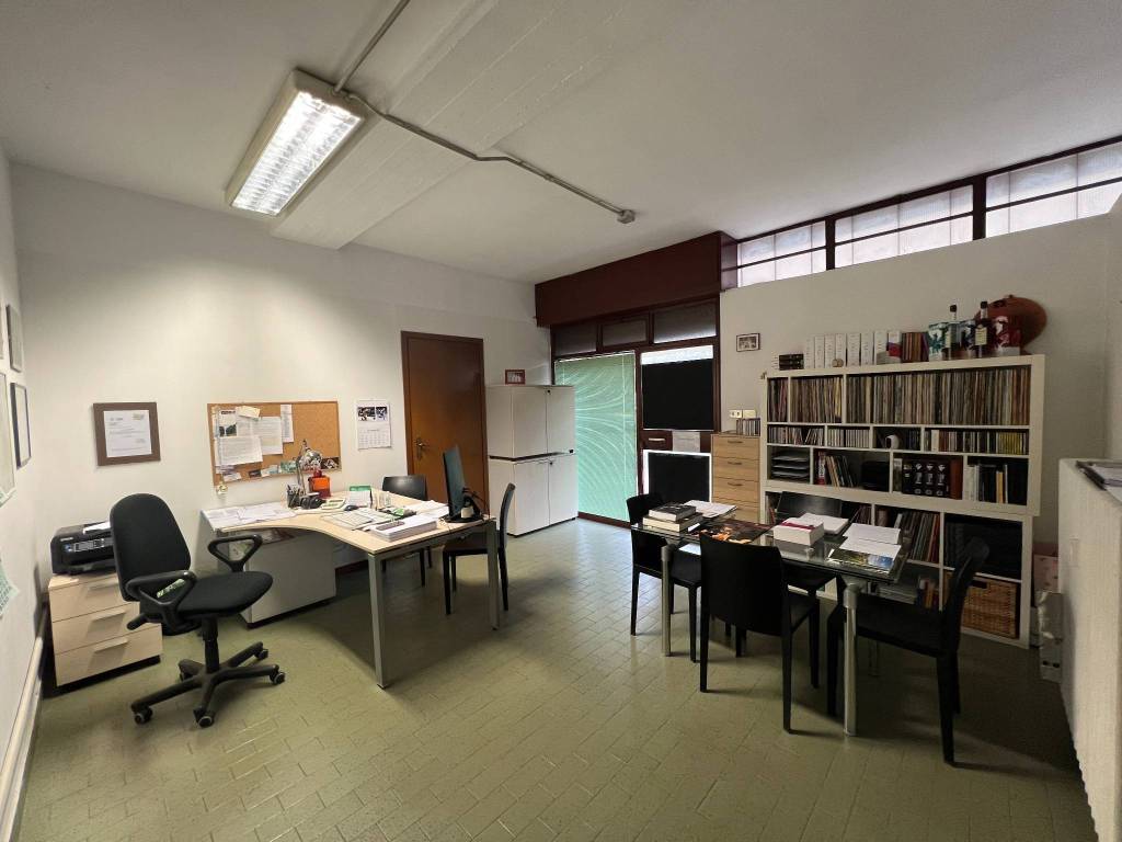 negozio in affitto a Bologna in zona Bolognina
