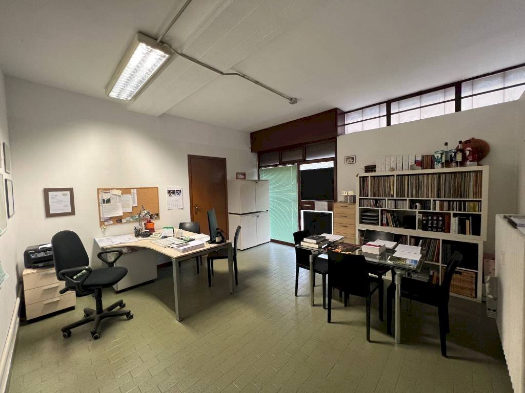 locale commerciale in affitto a Bologna in zona Quartiere Navile