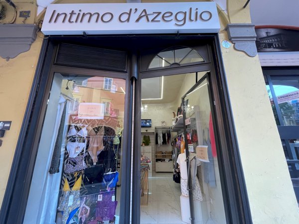 negozio in affitto a Bologna in zona Santo Stefano