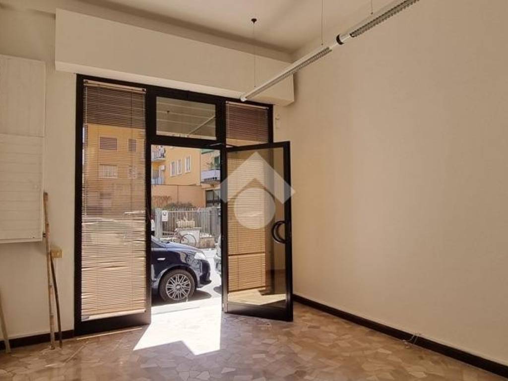negozio in affitto a Bologna