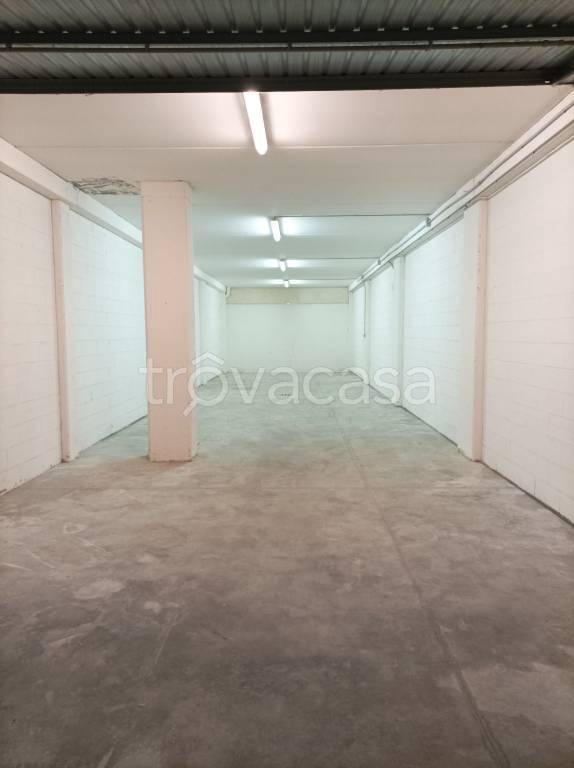 locale commerciale in affitto a Bologna in zona Bolognina