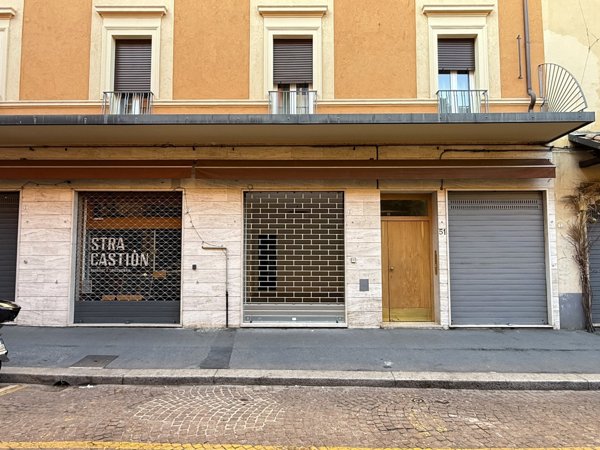 locale commerciale in affitto a Bologna in zona Santo Stefano