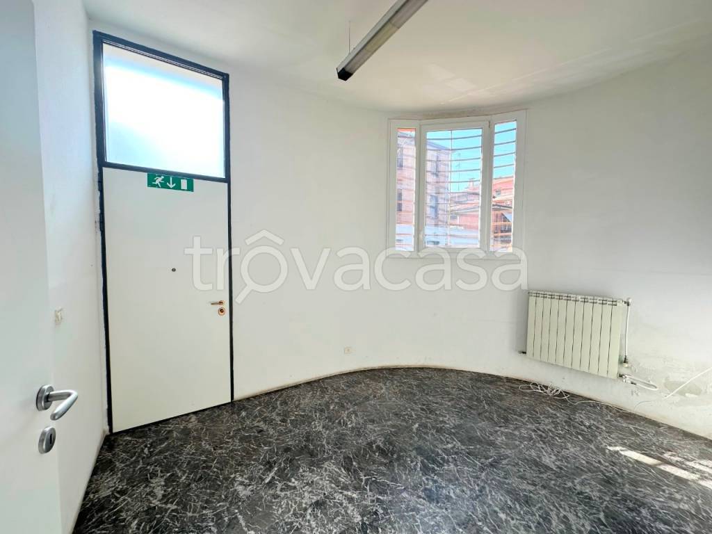 locale commerciale in affitto a Bologna in zona Santa Viola