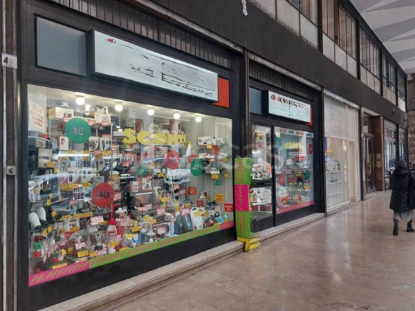 negozio in affitto a Bologna in zona Quartiere Porto