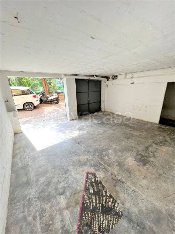 locale di sgombero in affitto a Bologna in zona Reno