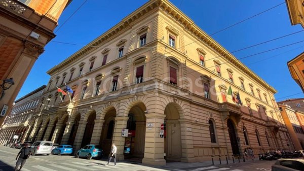 negozio in affitto a Bologna in zona Centro Storico