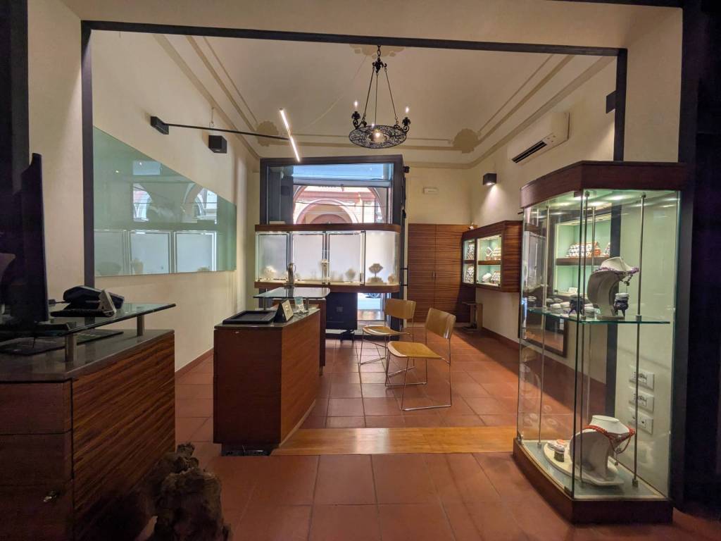 negozio in affitto a Bologna in zona Centro Storico