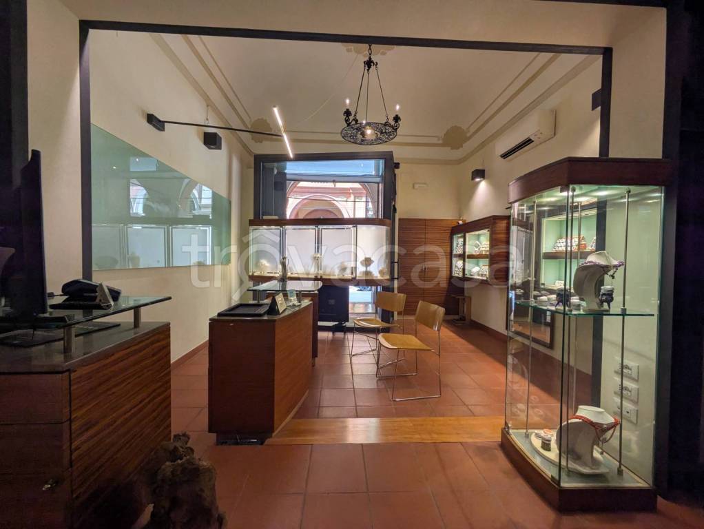 negozio in affitto a Bologna in zona Centro Storico