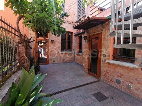 casa indipendente in affitto a Bologna in zona Santo Stefano