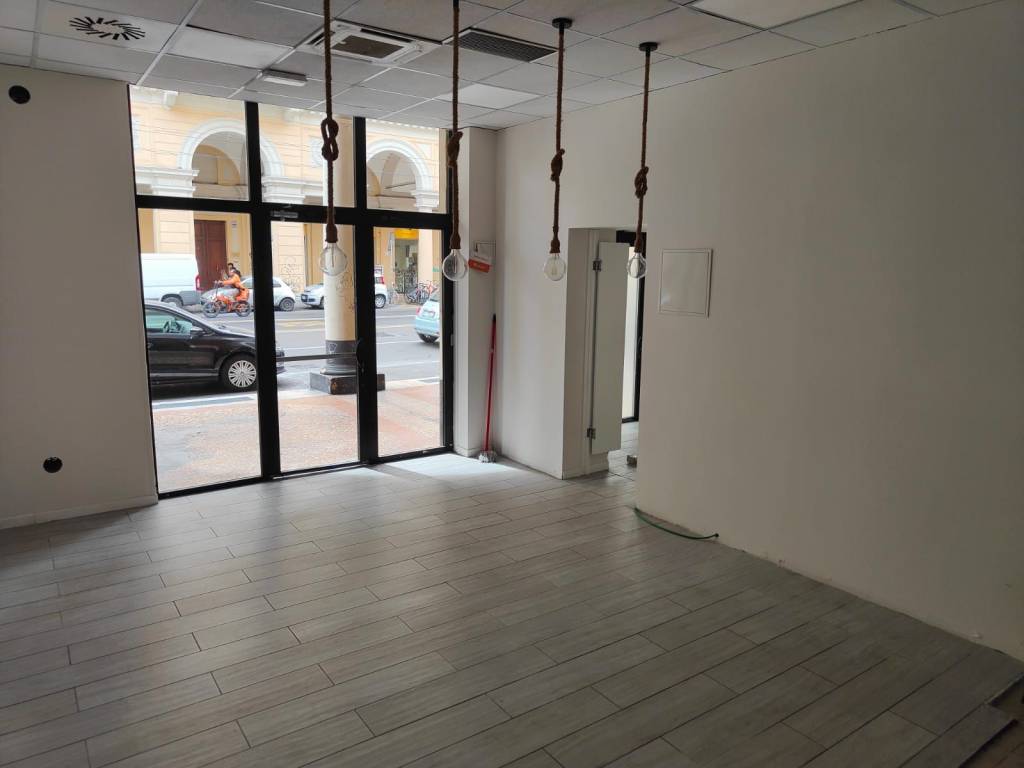 locale commerciale in affitto a Bologna in zona San Vitale