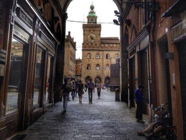 negozio in affitto a Bologna in zona Centro Storico