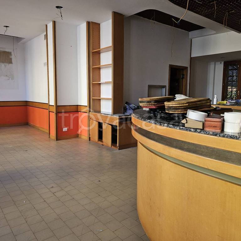 negozio in affitto a Bologna in zona San Vitale