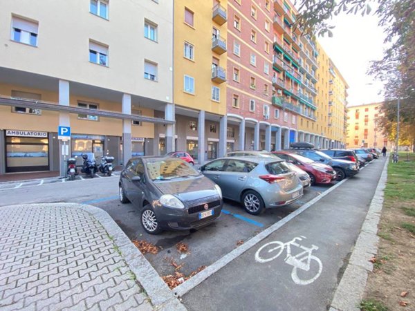 negozio in affitto a Bologna in zona Saragozza
