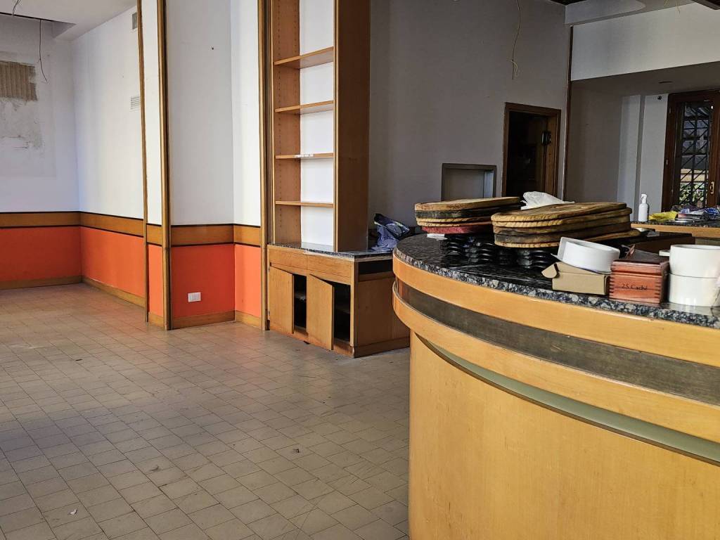 negozio in affitto a Bologna in zona Savena