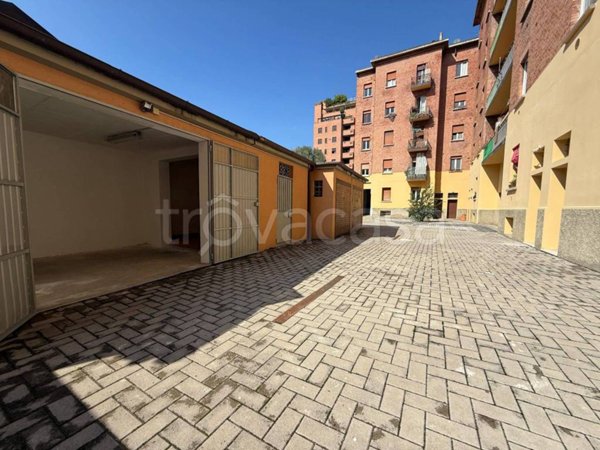 locale commerciale in affitto a Bologna in zona San Vitale