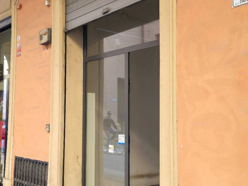 negozio in affitto a Bologna in zona Centro Storico