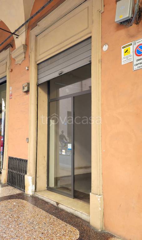 negozio in affitto a Bologna in zona Centro Storico