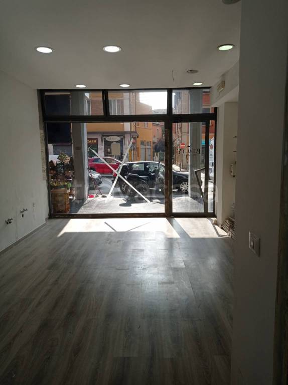 negozio in affitto a Bologna in zona San Vitale