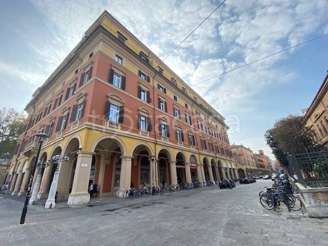 negozio in affitto a Bologna in zona Quartiere Porto