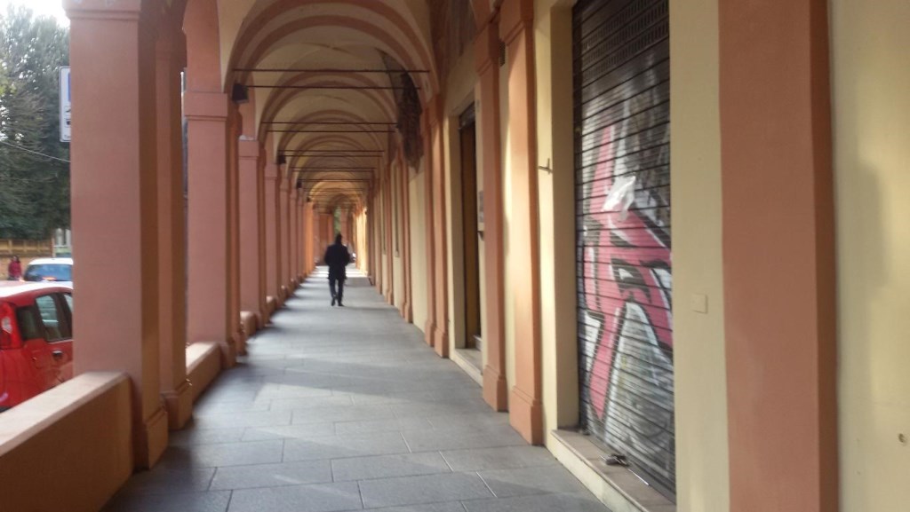 negozio in affitto a Bologna in zona Saragozza