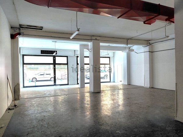 locale commerciale in affitto a Bologna