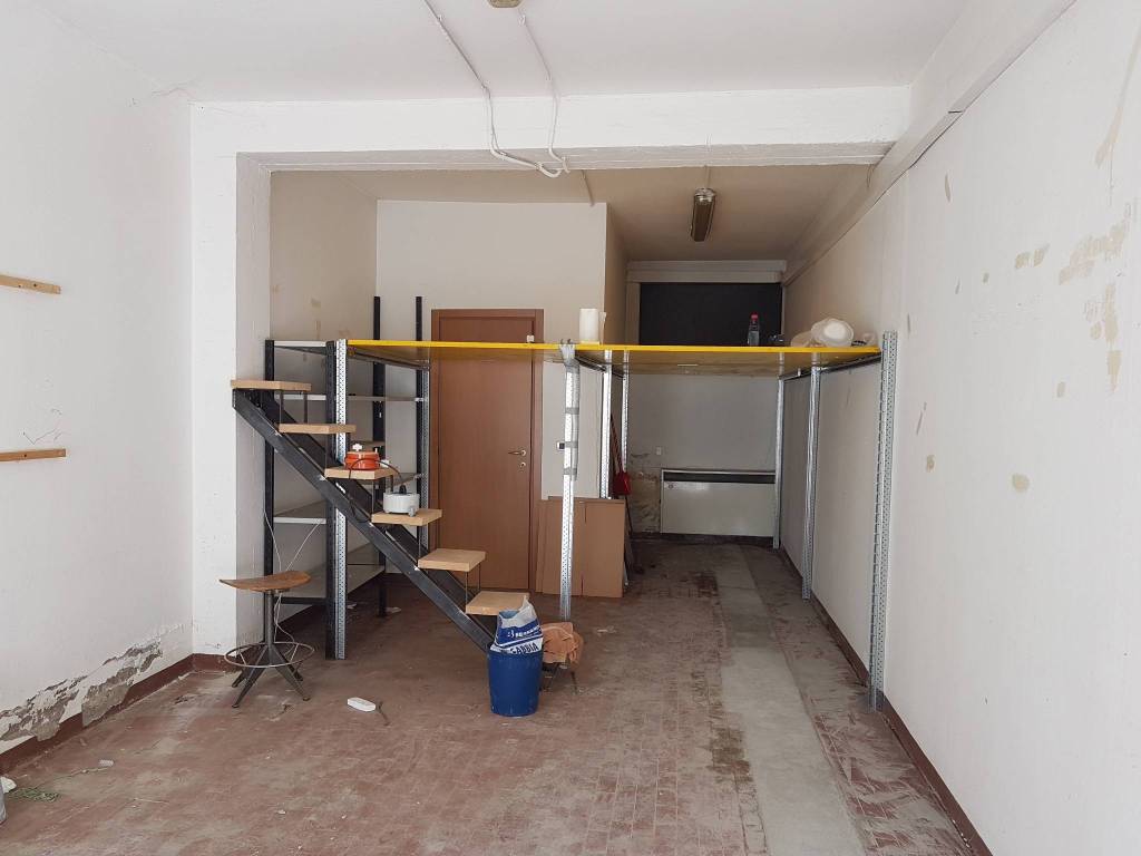 locale commerciale in affitto a Bologna