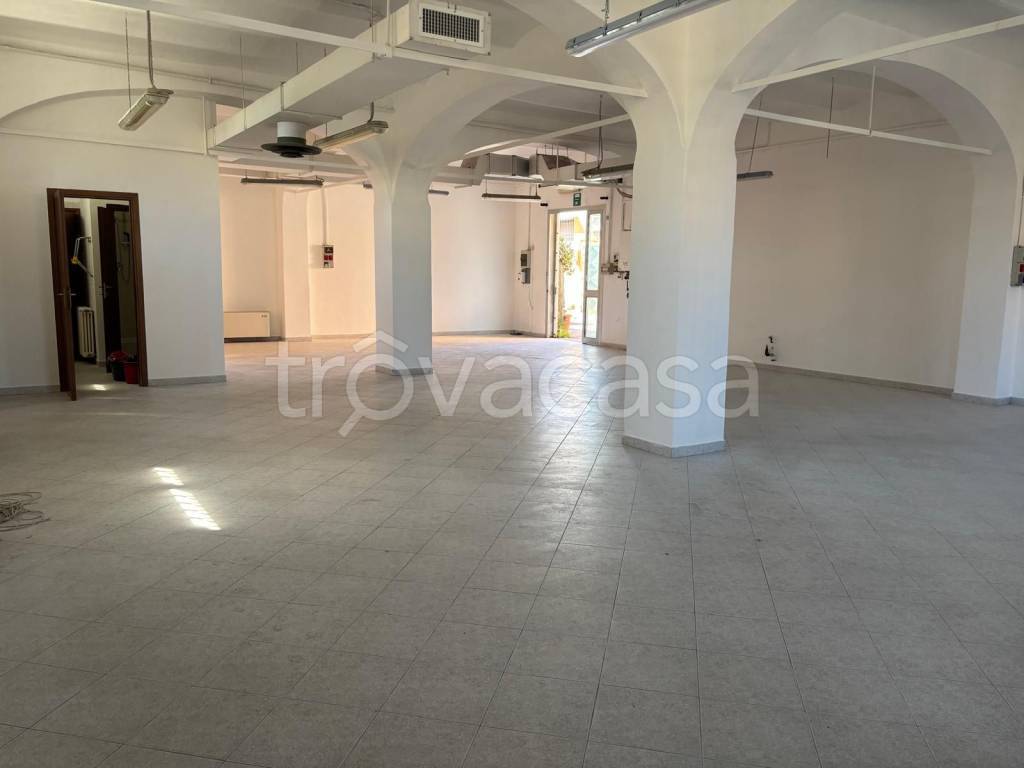 locale commerciale in affitto a Bologna in zona Borgo Panigale