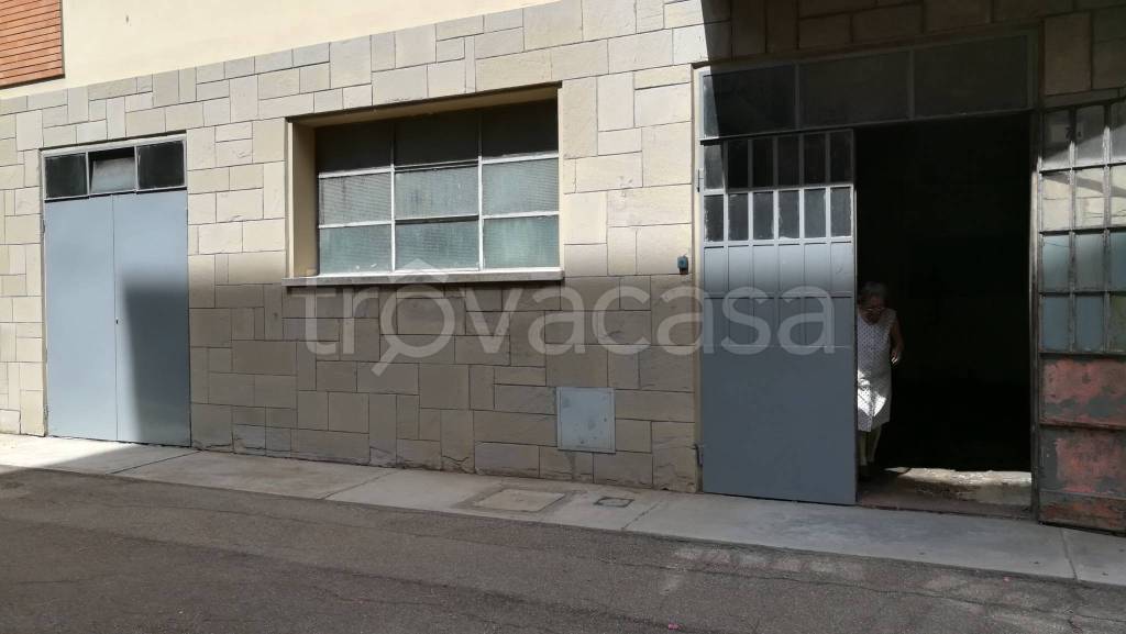 locale commerciale in affitto a Bologna in zona Borgo Panigale