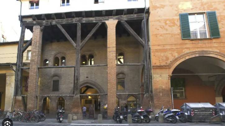 negozio in affitto a Bologna in zona Centro Storico