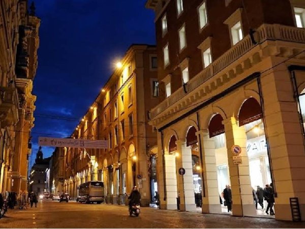 negozio in affitto a Bologna