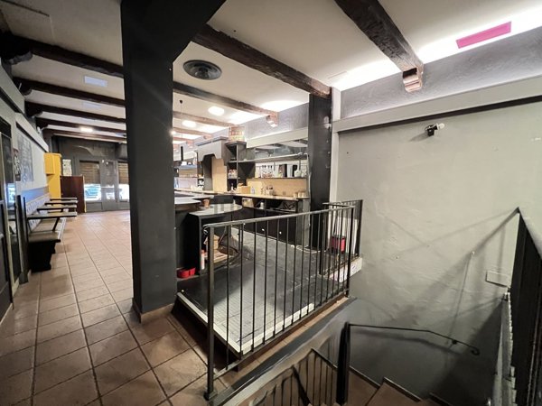 locale commerciale in affitto a Bologna in zona San Vitale