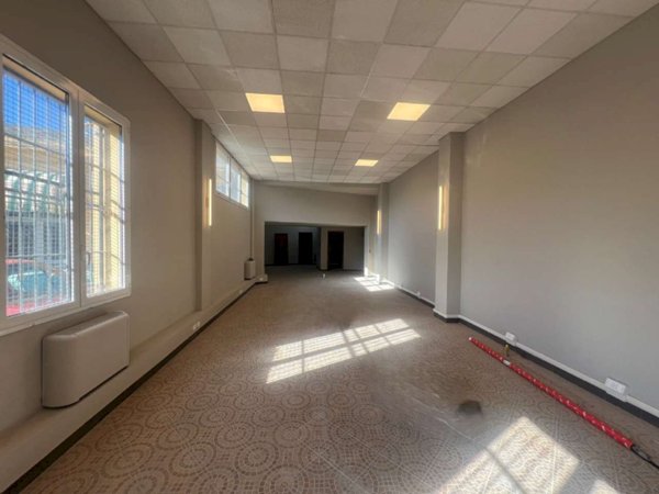 locale commerciale in affitto a Bologna